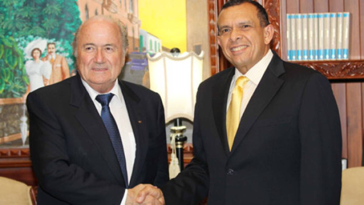 Blatter llegó blindado a Honduras