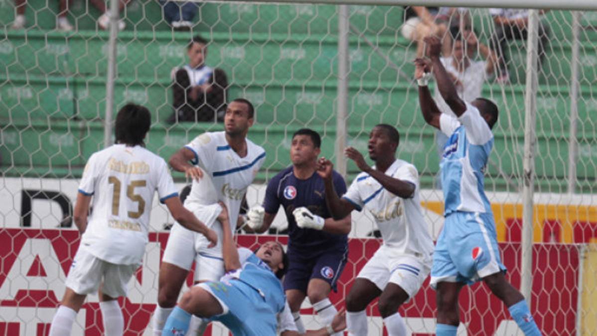 Olimpia defiende su corona goleando al Savio