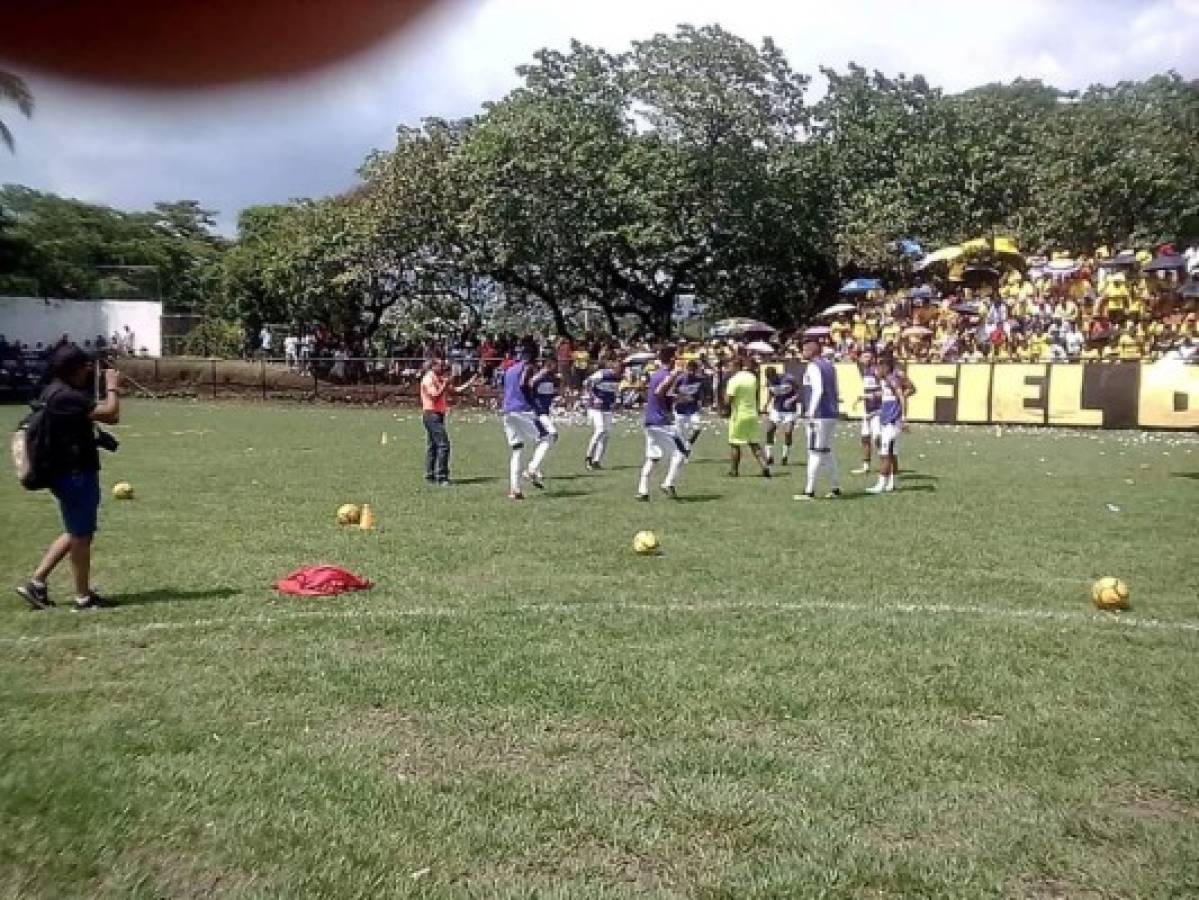 Colapsa gradería previo a juego de semifinal en Segunda División de El Salvador