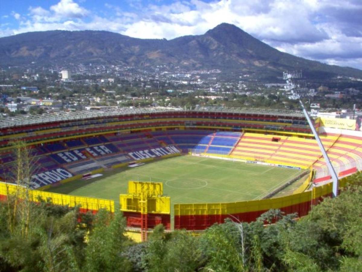 Nayib Bukele, presidente de El Salvador, promete construir el mejor estadio de toda Centroamérica