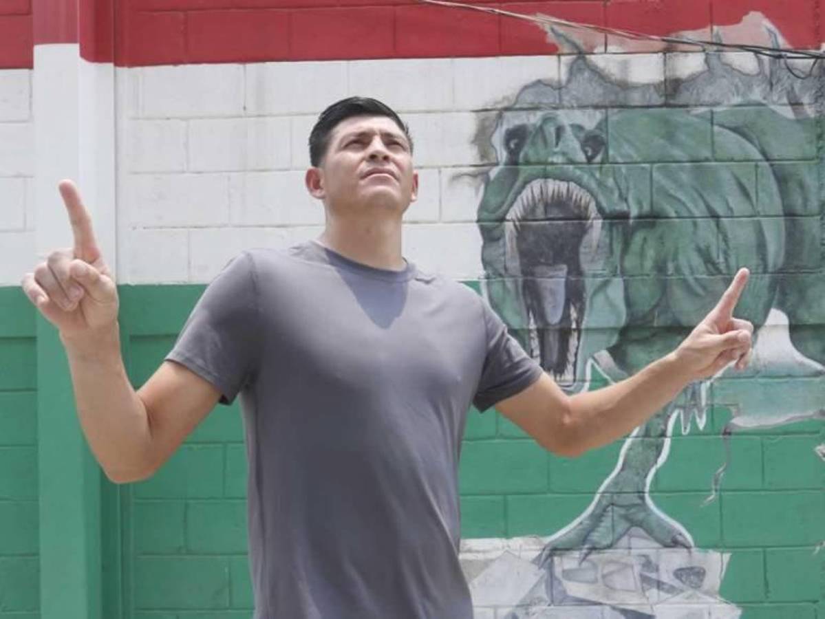 Francisco “Chelito” Martínez sorprende y se casó antes del partido de vuelta del repechaje ante Olancho FC