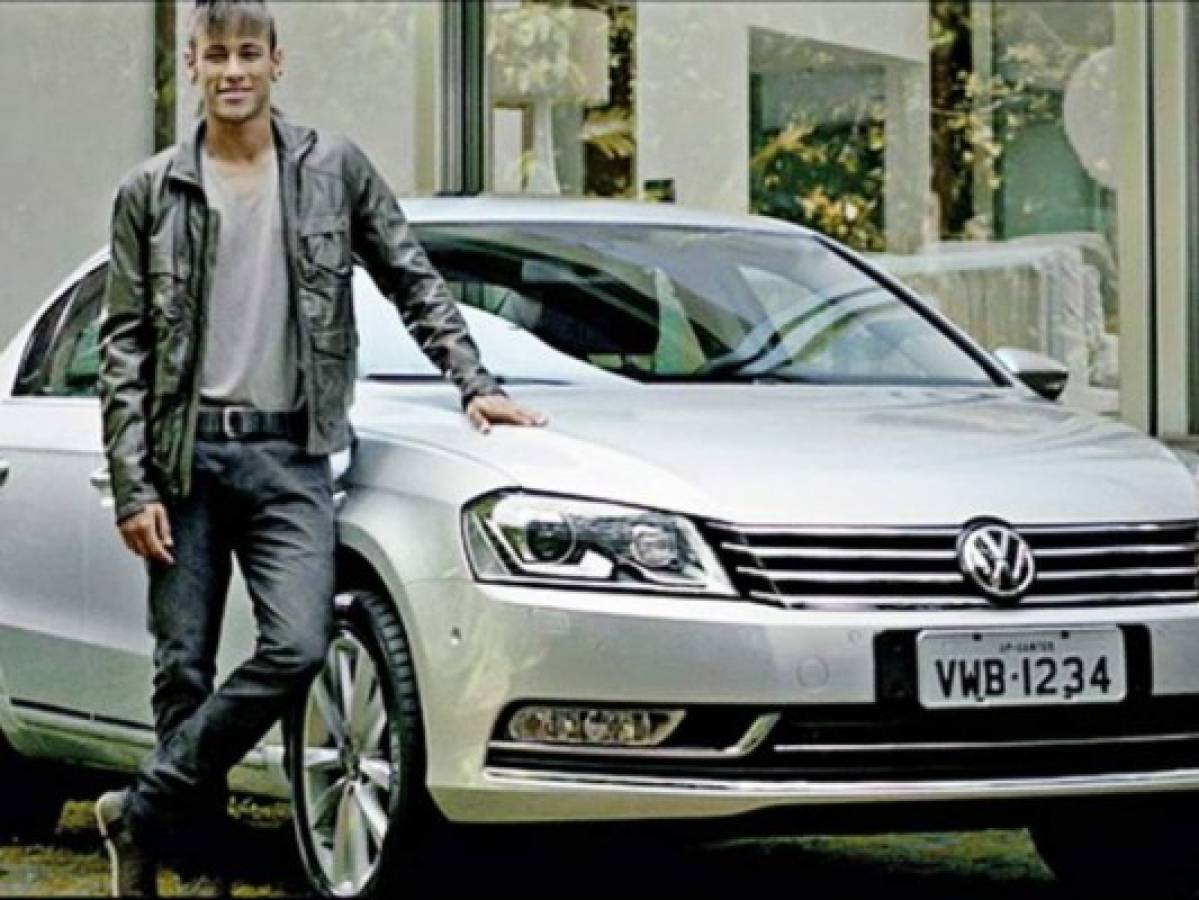 ¡Espectacular! La colección de carros de lujo de Neymar