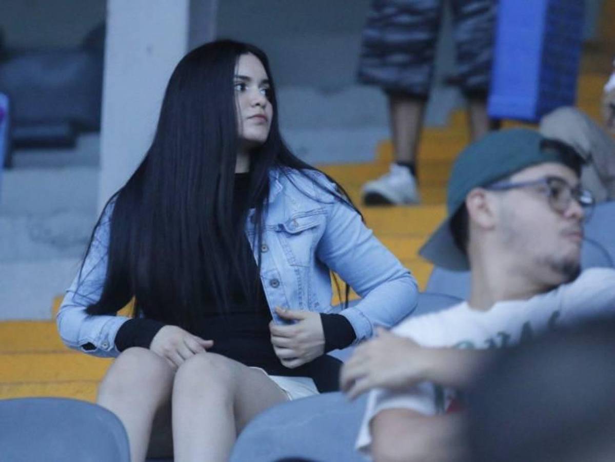 Beso de Troglio a la figura, “Chelito” se roba el show y ¿quién es la vendedora que cautivó en juego del Olimpia?