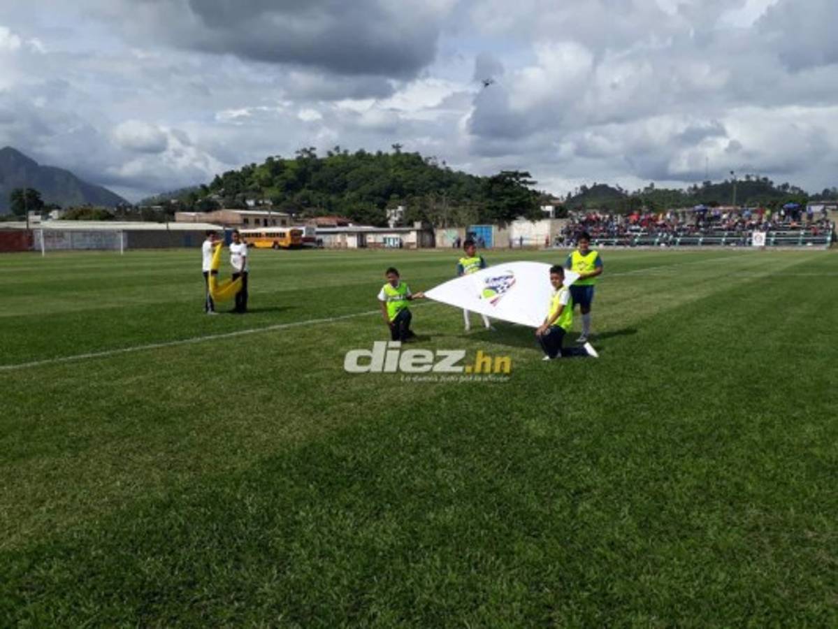 NO VISTE EN TV: Los recogepelotas, el gesto de Licona y la plática Tato-Diego