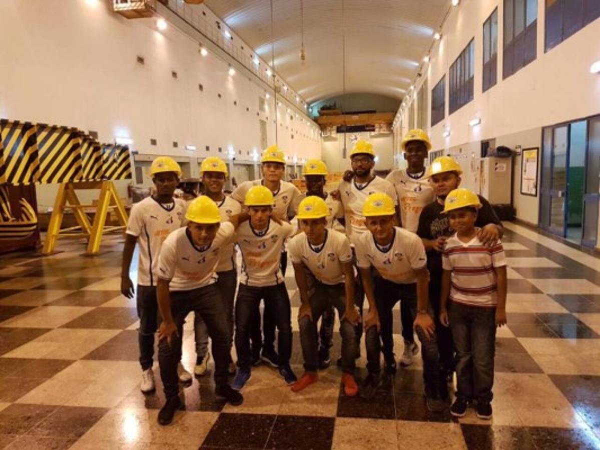 FOTOS: La última locura del Ñangui y Héctor Vargas desata la risa de sus jugadores