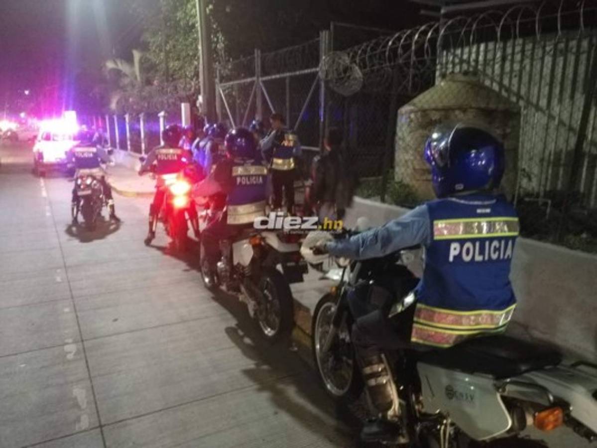 EN FOTOS: El traslado del cuerpo de Rafael Ferrari a la funeraria