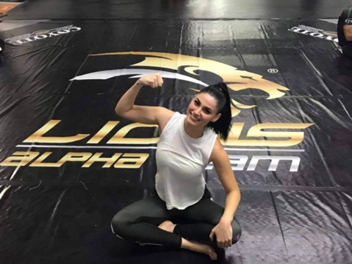 Rubí González, la bella presententadora mexicana aficionada al Monterrey