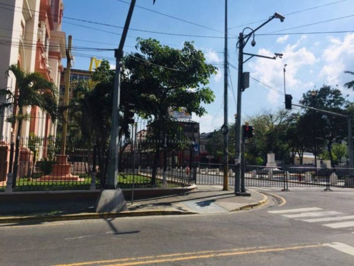 ¡Calles solitarias y vallas! Así luce San Pedro Sula durante toque de queda absoluto