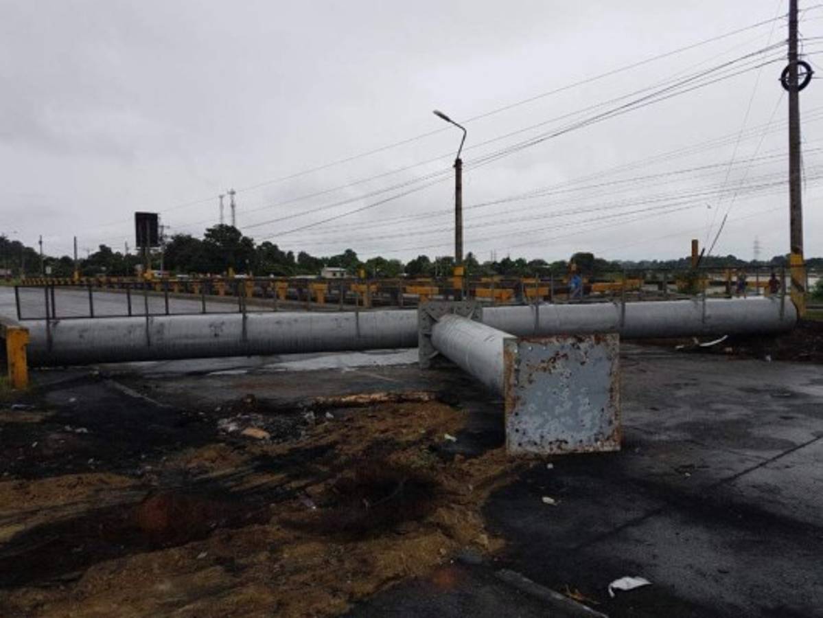 FOTOS: Martes de caos en la zona norte con rastras y postas policiales quemadas