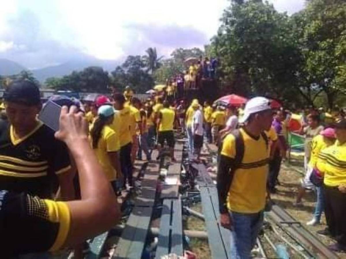 Colapsa gradería previo a juego de semifinal en Segunda División de El Salvador