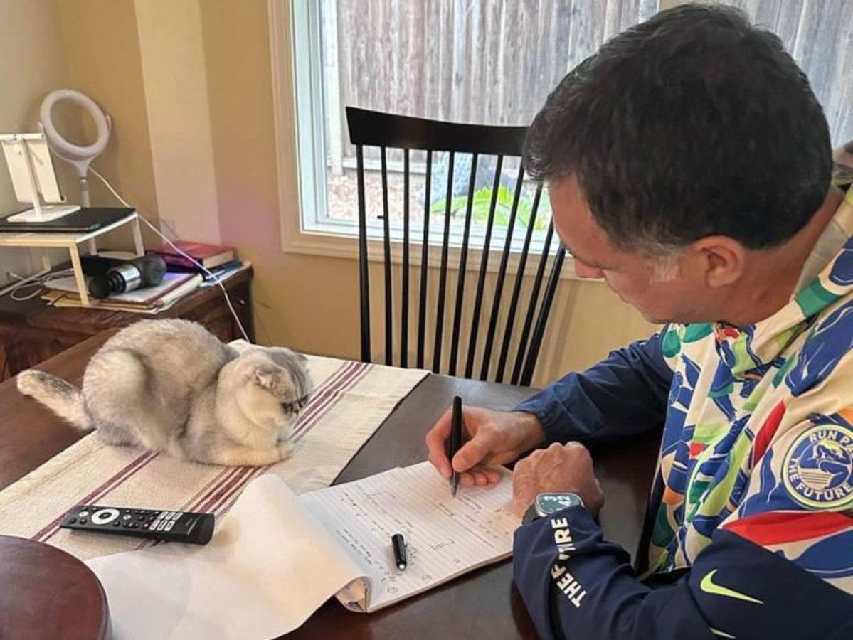 Goleador histórico sufre dura realidad: exiliado de su país por insólita razón y sorprende como inmigrante en EUA