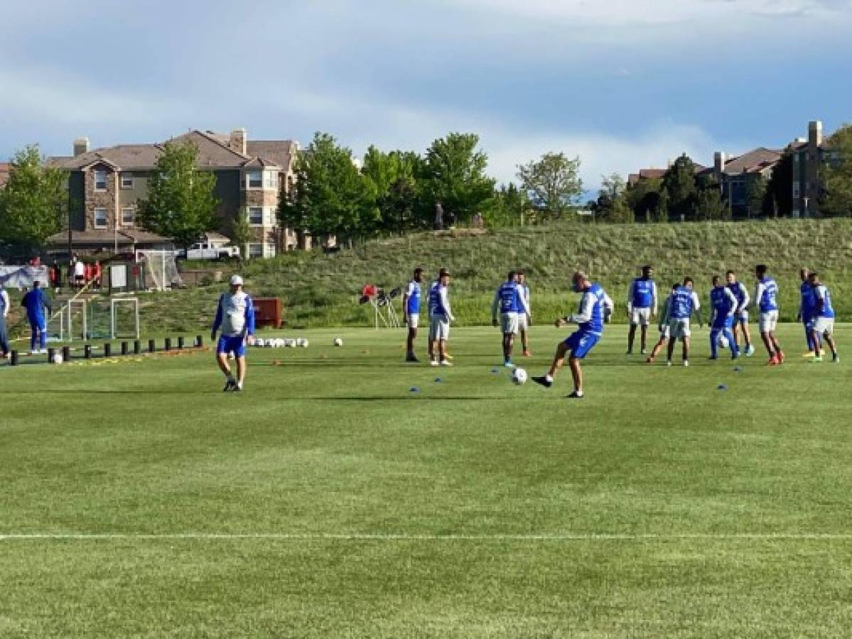 ¡Ambulancia y baño en el autobús! Así fue el primer entreno de la Selección de Honduras en Denver