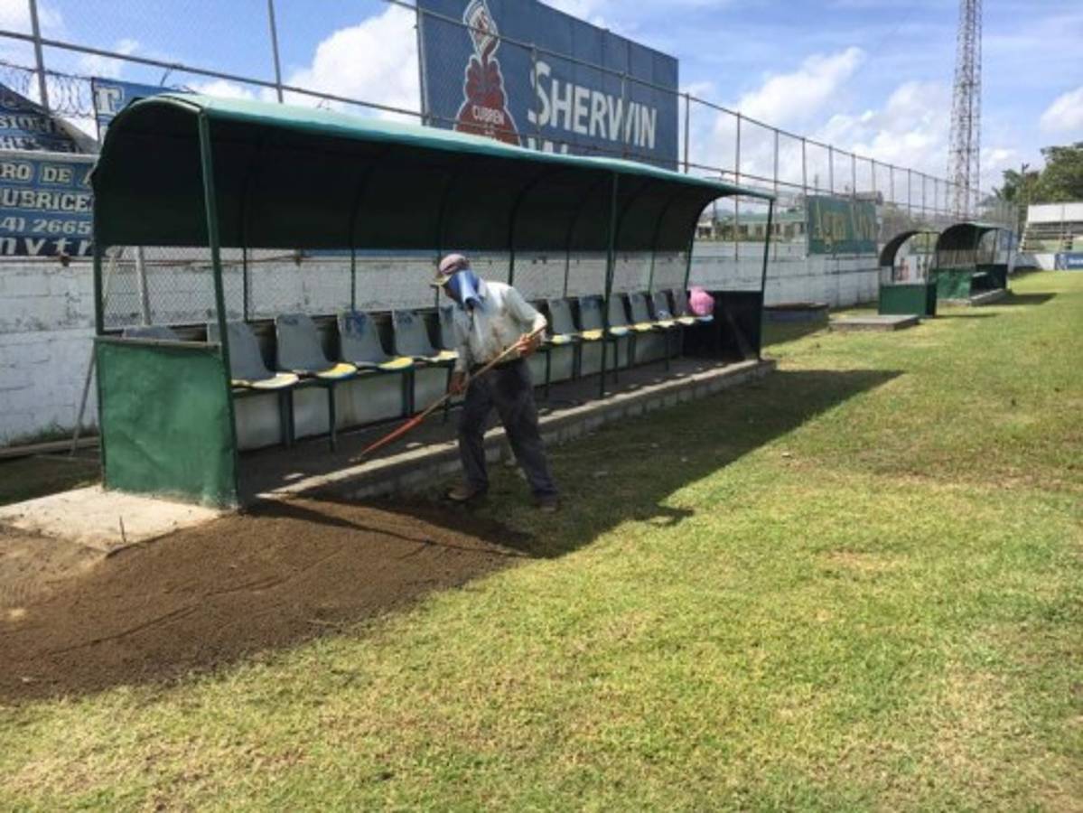 Así embellecen el estadio Excélsior de Puerto Cortés para Liga Concacaf
