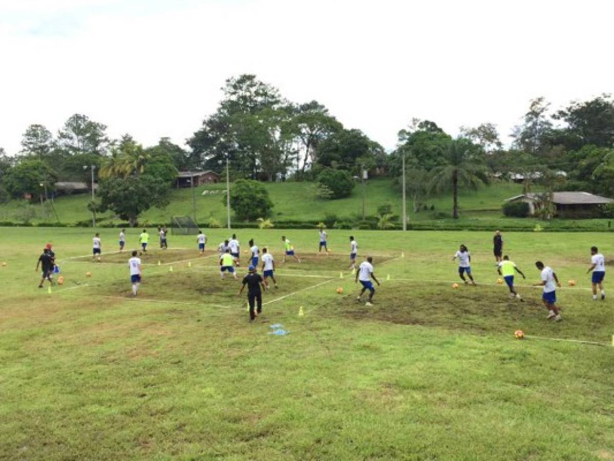 FOTOS: La última locura del Ñangui y Héctor Vargas desata la risa de sus jugadores
