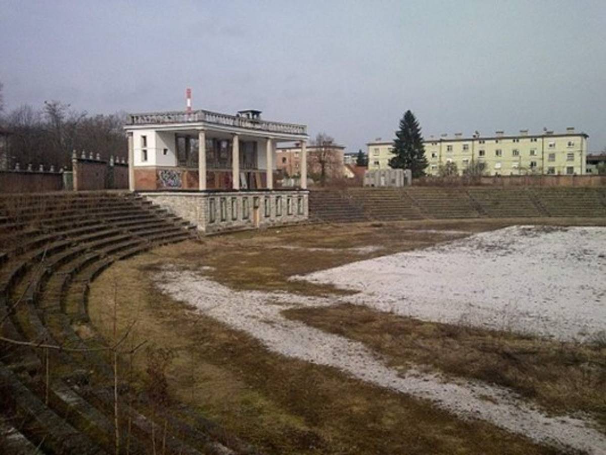 ¡Con uno de Honduras! Grandes estadios que fueron abandonados