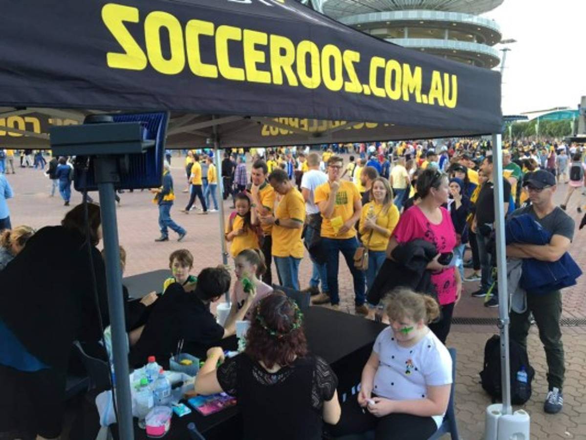 Así es el espectacular ambiente en el ANZ Stadium de Sídney para el Australia-Honduras