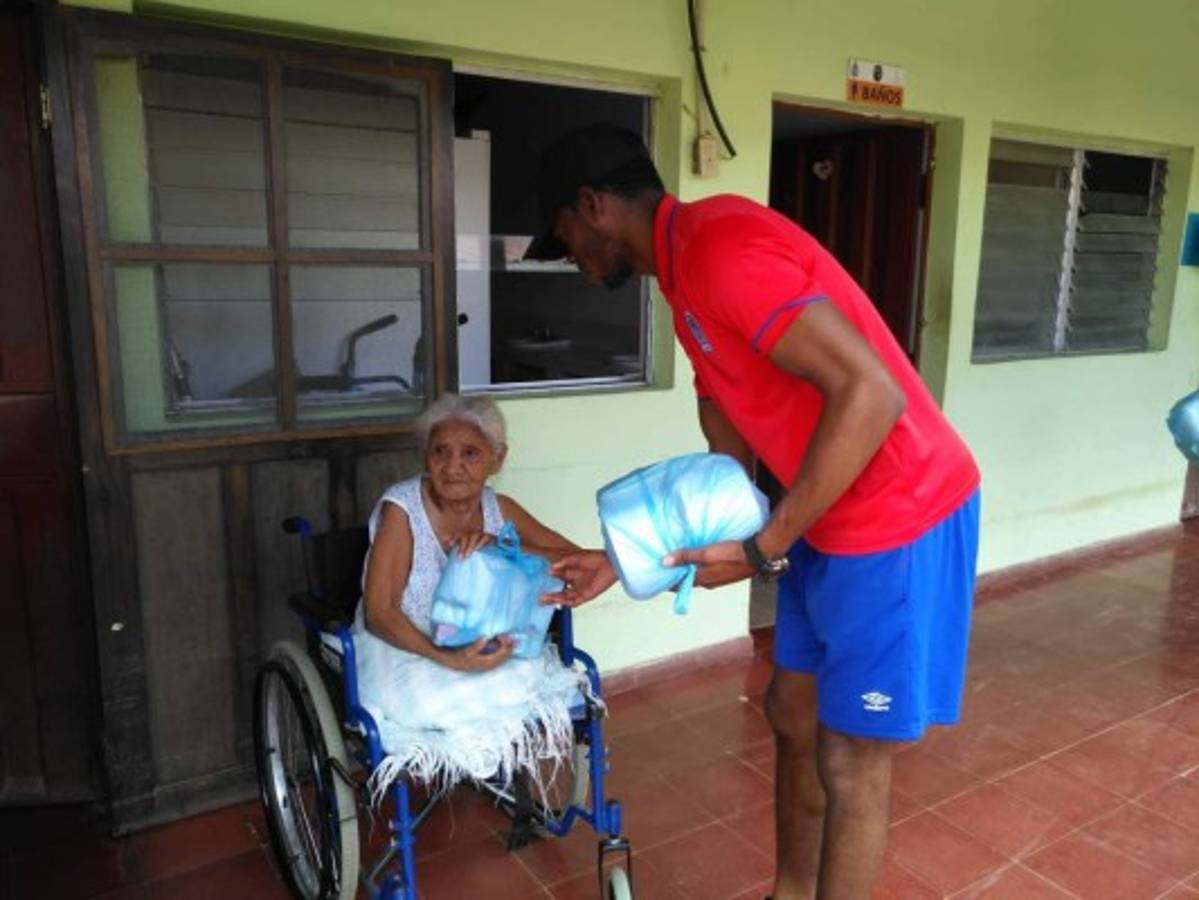 FOTOS: Olimpia lleva alegría a los ancianos en su visita a Danli, El Paraíso