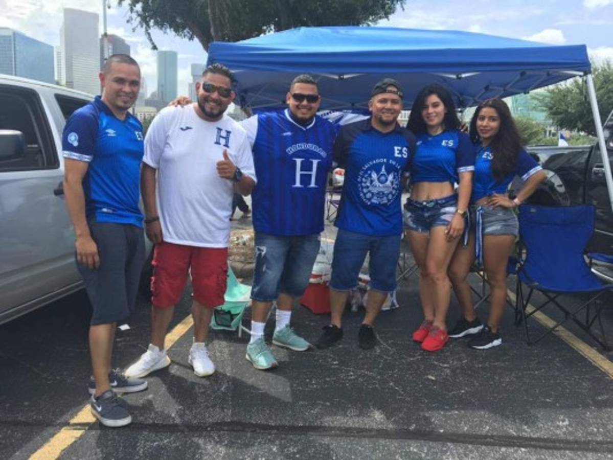 Copa Oro: Hondureños y salvadoreños engalanan el BBVA Compass de Houston