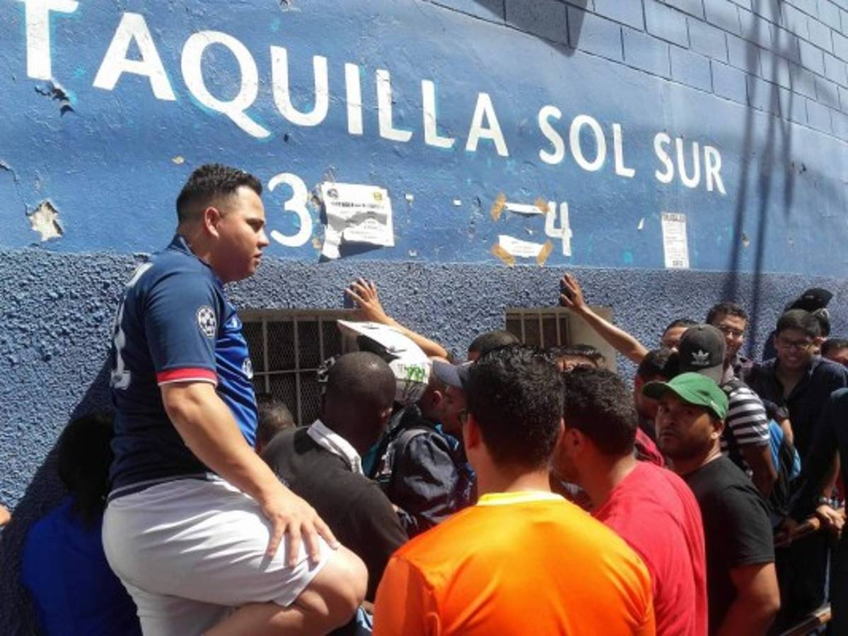 Locura en las taquillas del Nacional por los boletos para ver el juego ante Pachuca
