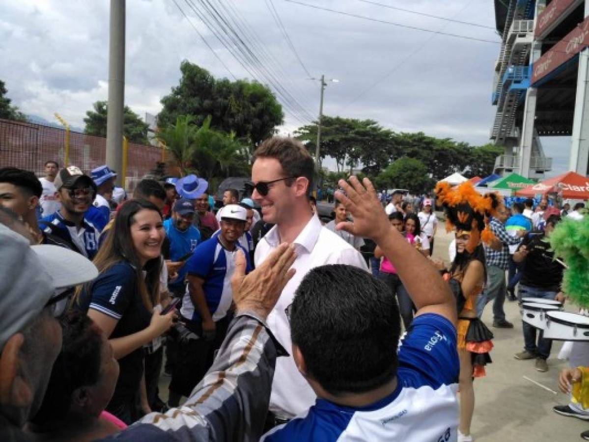 FOTOS: Con cerveza en mano y bailando punta, así la pasaron los australianos en Honduras