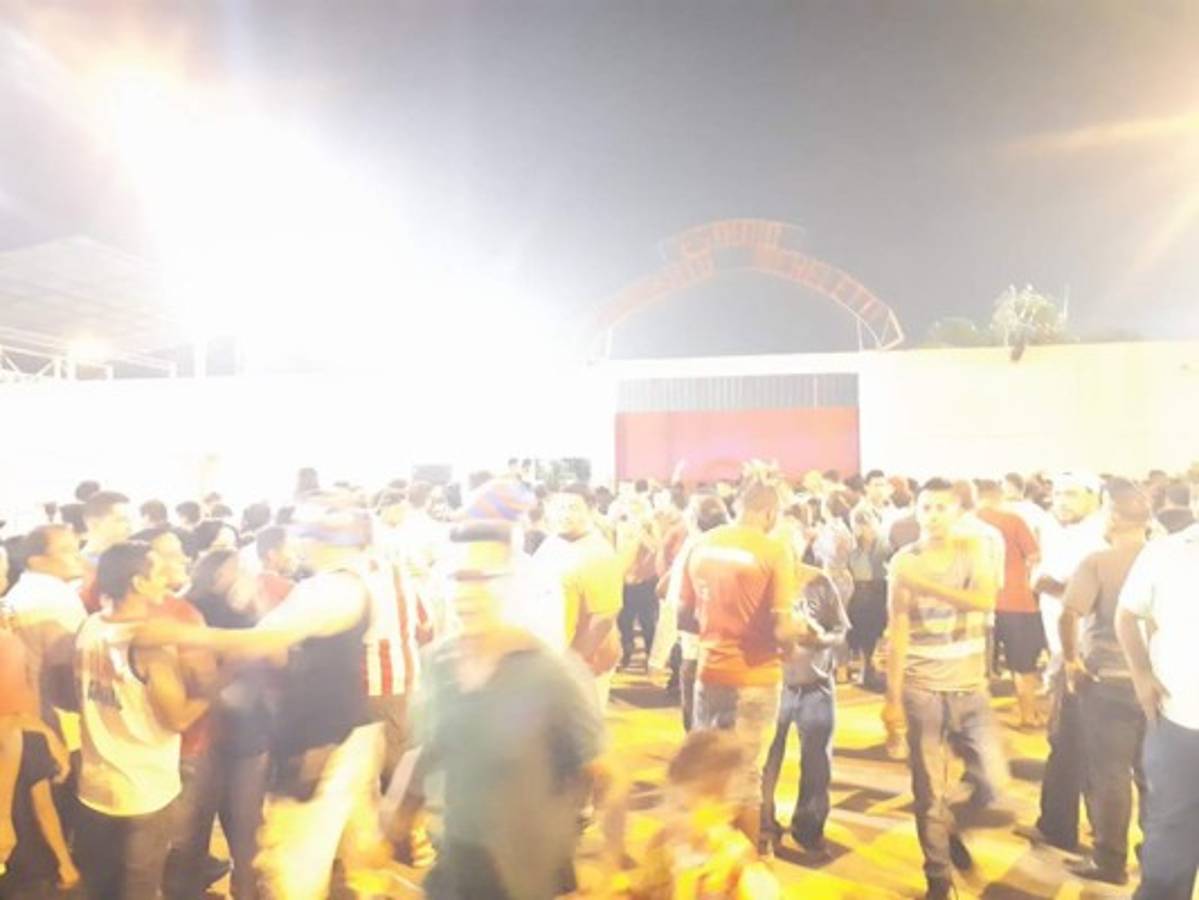 ¡NO SE VIO EN TV! Llenazo, portones cerrados y la eurofia de los progreseños