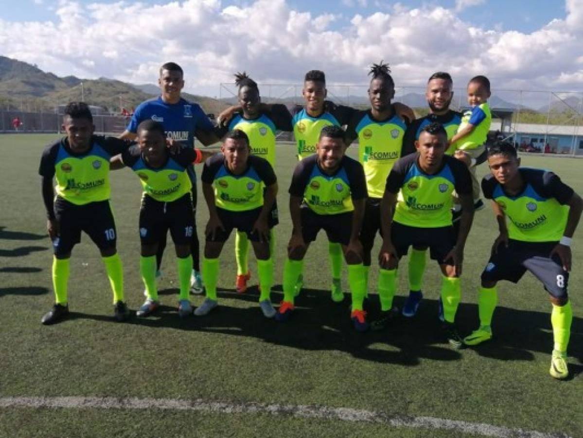 Liga de Ascenso: Uniforme del Barcelona, cancha inundada y Maco Mejía dando instrucciones