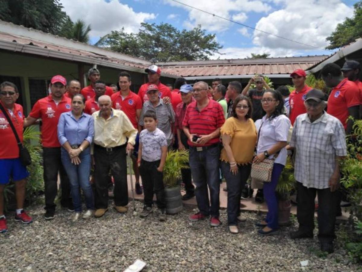 FOTOS: Olimpia lleva alegría a los ancianos en su visita a Danli, El Paraíso