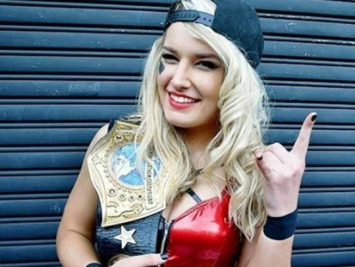 ¡Escándalo! Filtran fotos íntimas y un vídeo sexual de Toni Storm, estrella de la WWE