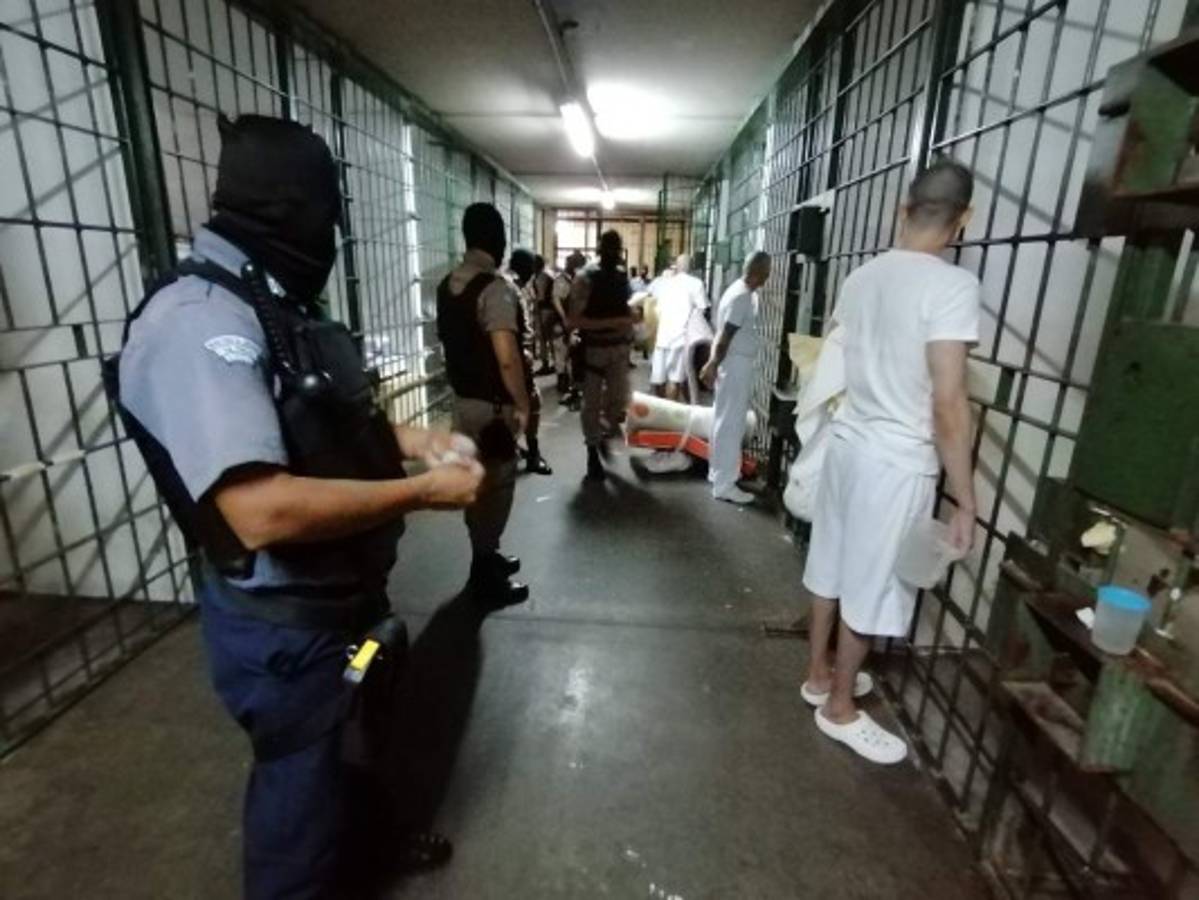 ¡No verán la luz del sol! Pandilleros salvadoreños son aislados en celdas oscuras y calurosas