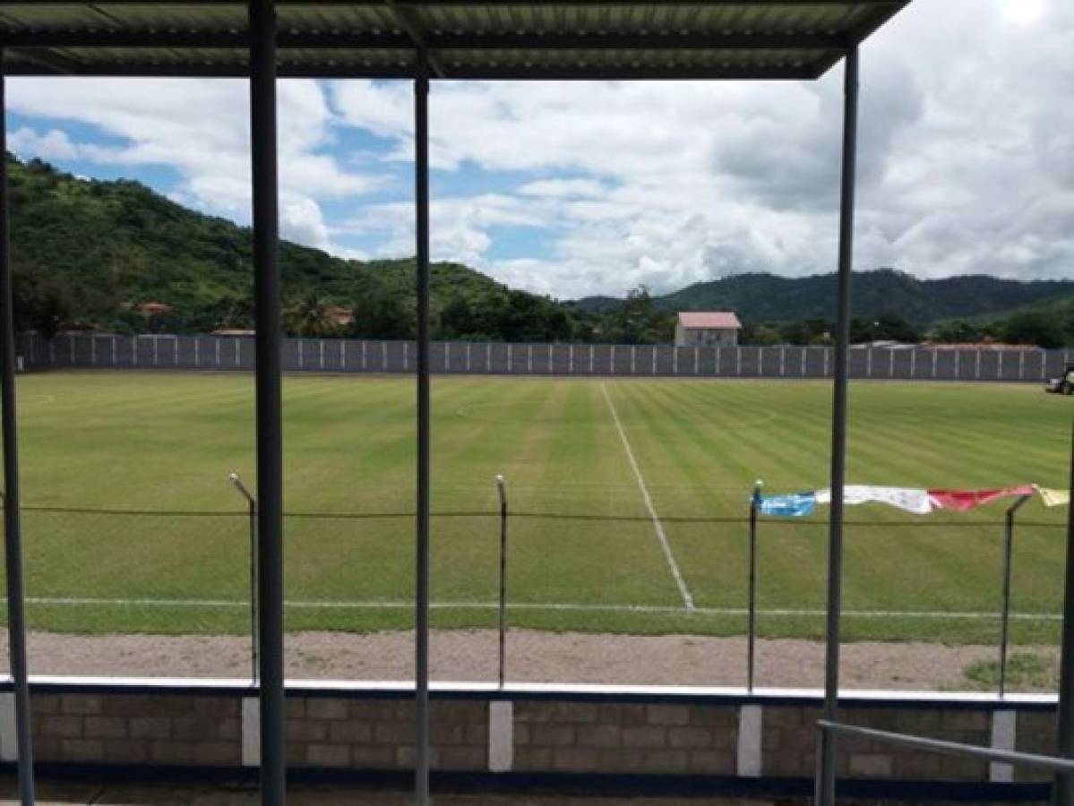 Honduras: Las bonitas canchas donde se juega fútbol burocrático