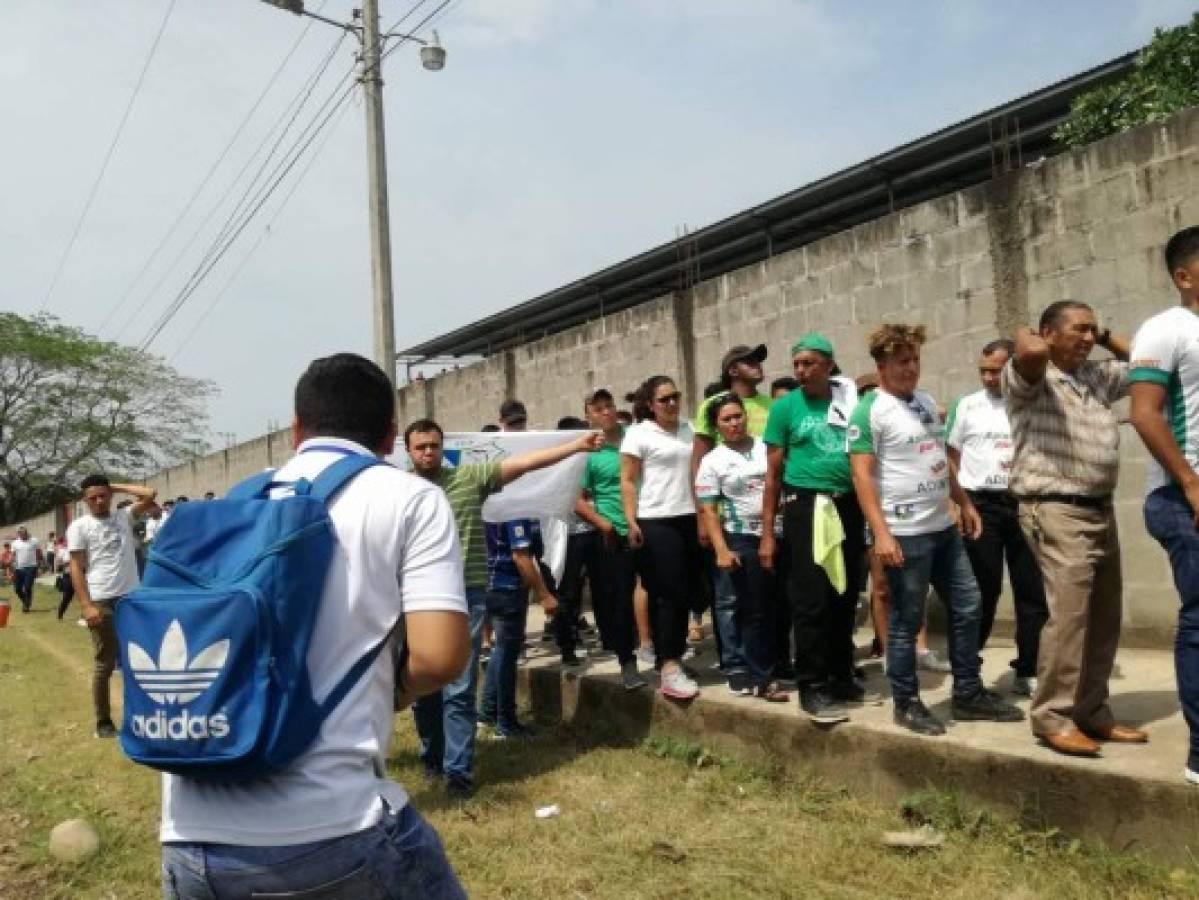 ¡Invasión porteña! Aficionados del Platense se toman el estadio de Tocoa