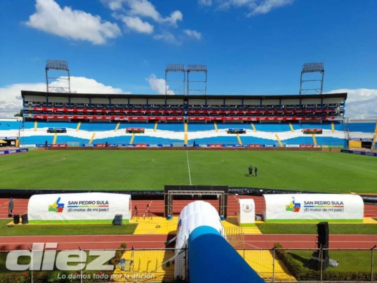 Padre e hijo, los primeros en llegar al Olímpico, seguridad total y la cancha luce espectacular