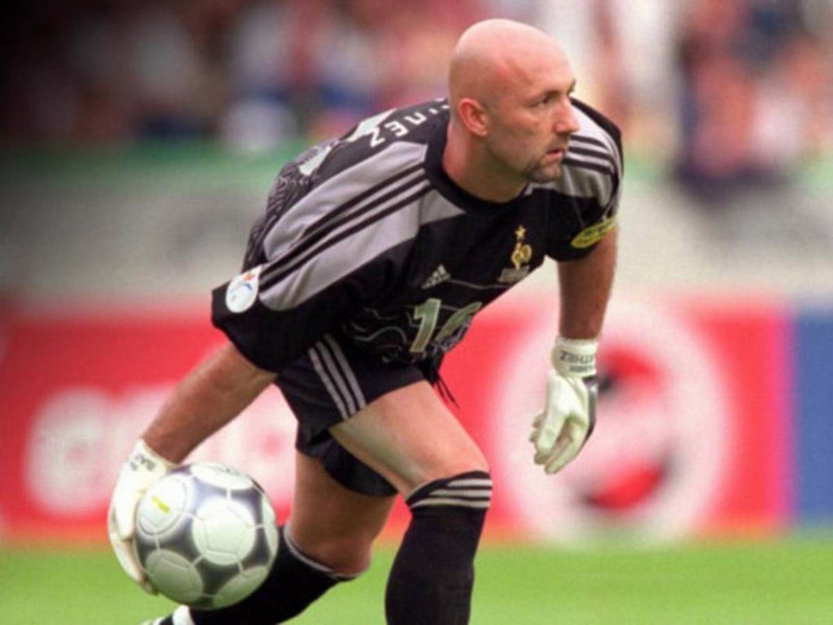 PSG desea fichar a Fabien Barthez como preparador de porteros