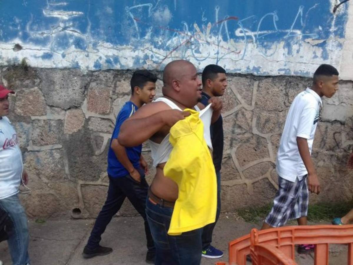 FOTOS: Alta seguridad en el clásico capitalino con tanquetas y fuertes retenes