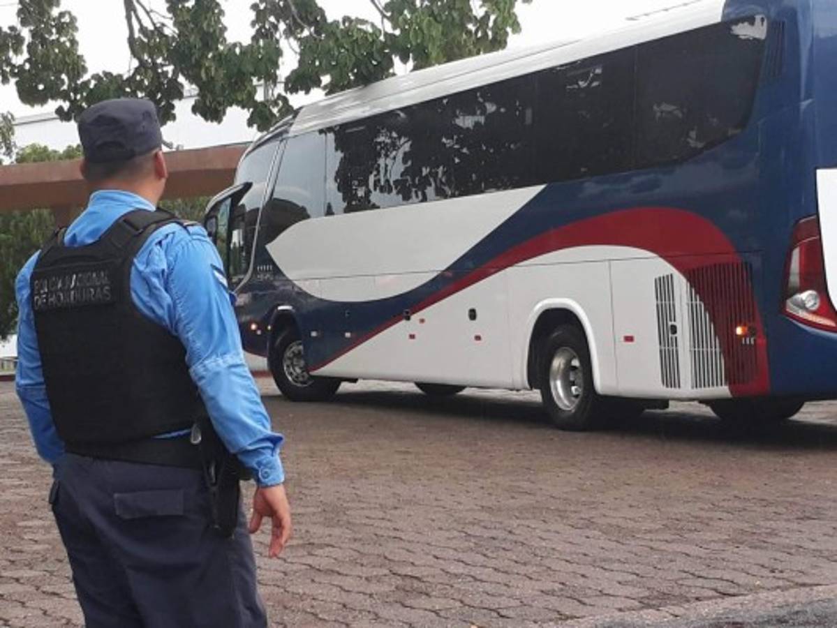 ENORME: La barra del Olimpia arropa al equipo previo a la final ante Santos