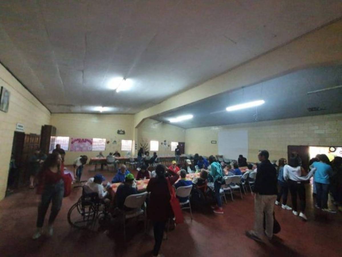 Romell Quioto y su gesto con asilo de ancianos donde está recluido exgloria del Olimpia y Selección de Honduras