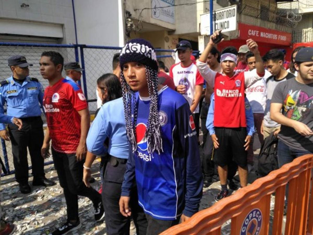 FOTOS: Alta seguridad en el clásico capitalino con tanquetas y fuertes retenes