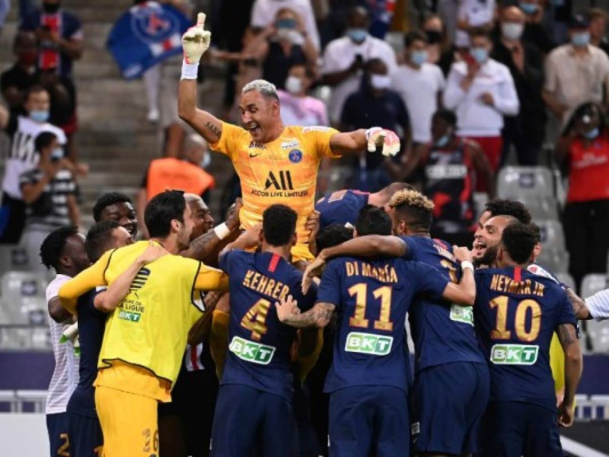 Grito de título de Keylor Navas, la selfie de Neymar y Mbappé sin muletas: Así festejó PSG la Copa de Francia