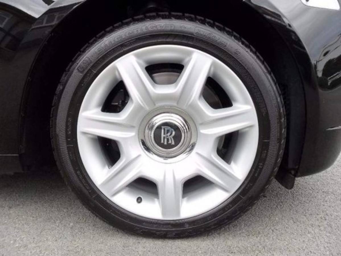 Así es el espectacular Rolls-Royce que puso a la venta Wilson Palacios