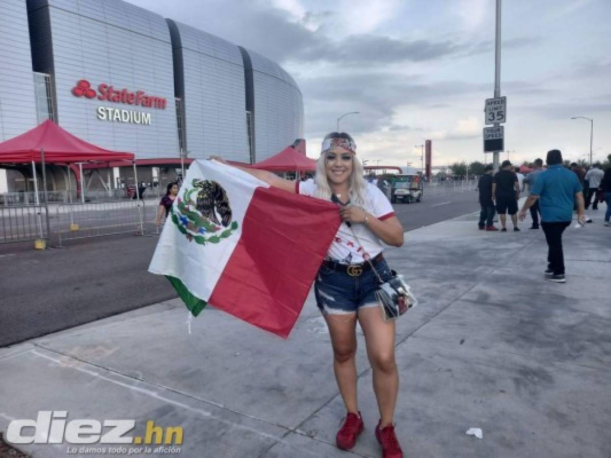 La hondureña que lloró con el himno: El espectacular ambiente en el State Farm Stadium de Arizona