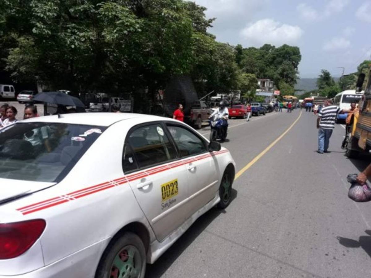 FOTOS: Carreteras bloqueadas por paro de transportistas de Honduras