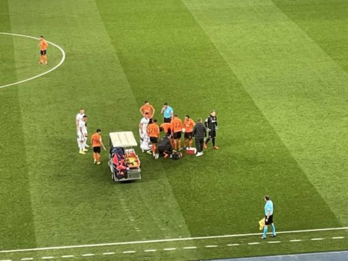 Así fue la escalofriante lesión de Lassina Traoré en la Champions; sufrimiento y lágrimas de dolor