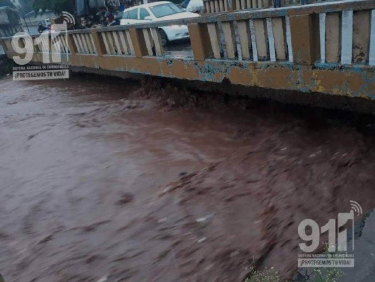 Impactantes fotos: El río Choluteca se desbordó en la primera avenida del centro de Tegucigalpa