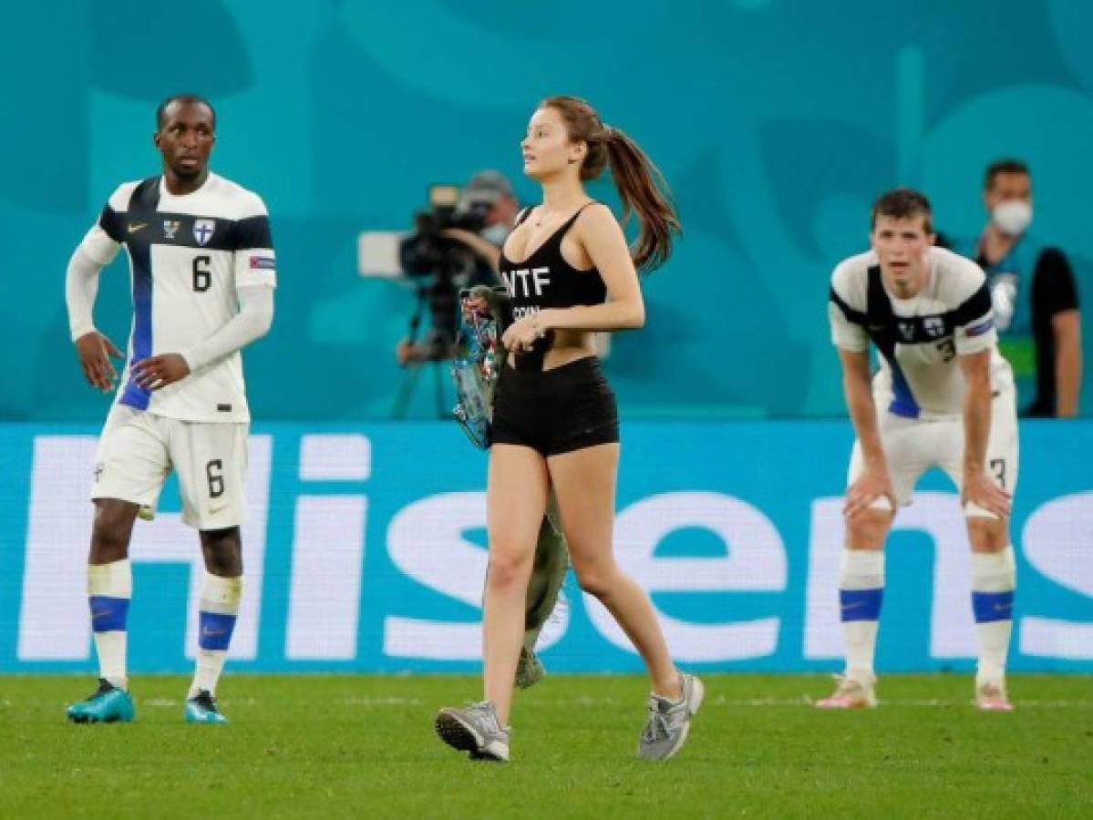 No se vio en TV: así es la preciosa espontánea que invadió el Bélgica-Finlandia por la Eurocopa