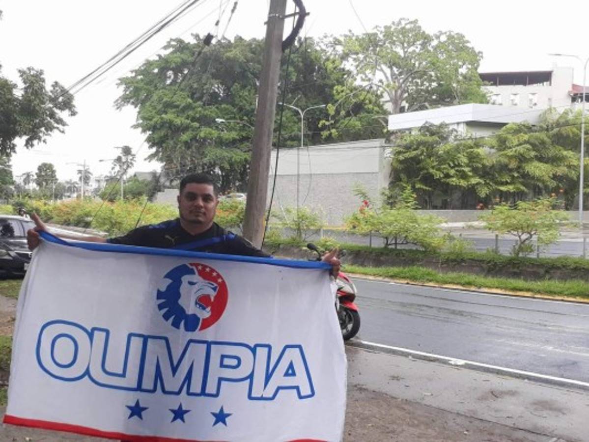ENORME: La barra del Olimpia arropa al equipo previo a la final ante Santos