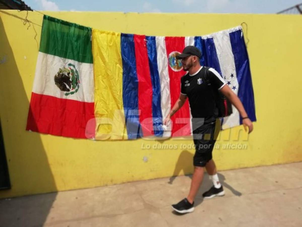 ¡Ambientazo! Progeseños y olanchanos viven una fiesta en el Humberto Micheletti