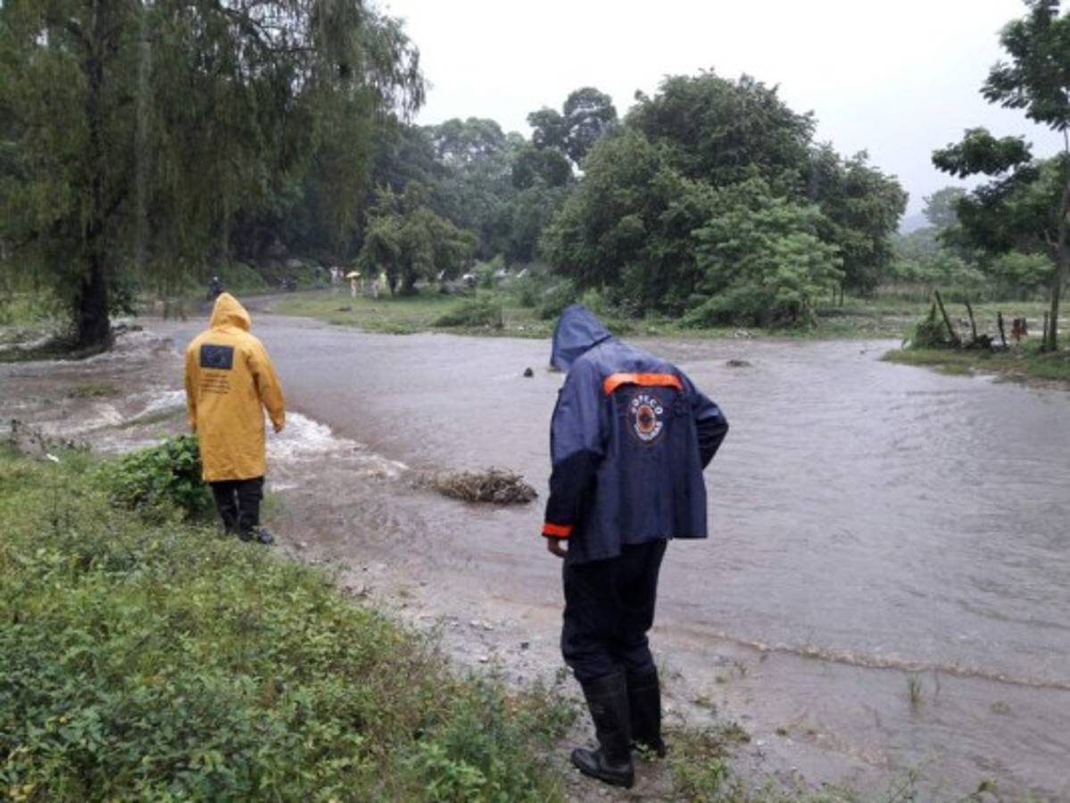 ¡ALERTA! Fuertes tormentas inundan varios departamentos de Honduras