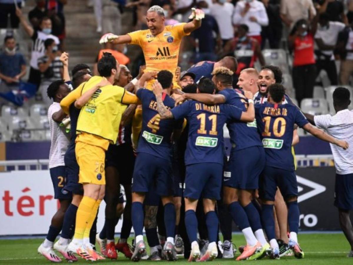 Grito de título de Keylor Navas, la selfie de Neymar y Mbappé sin muletas: Así festejó PSG la Copa de Francia