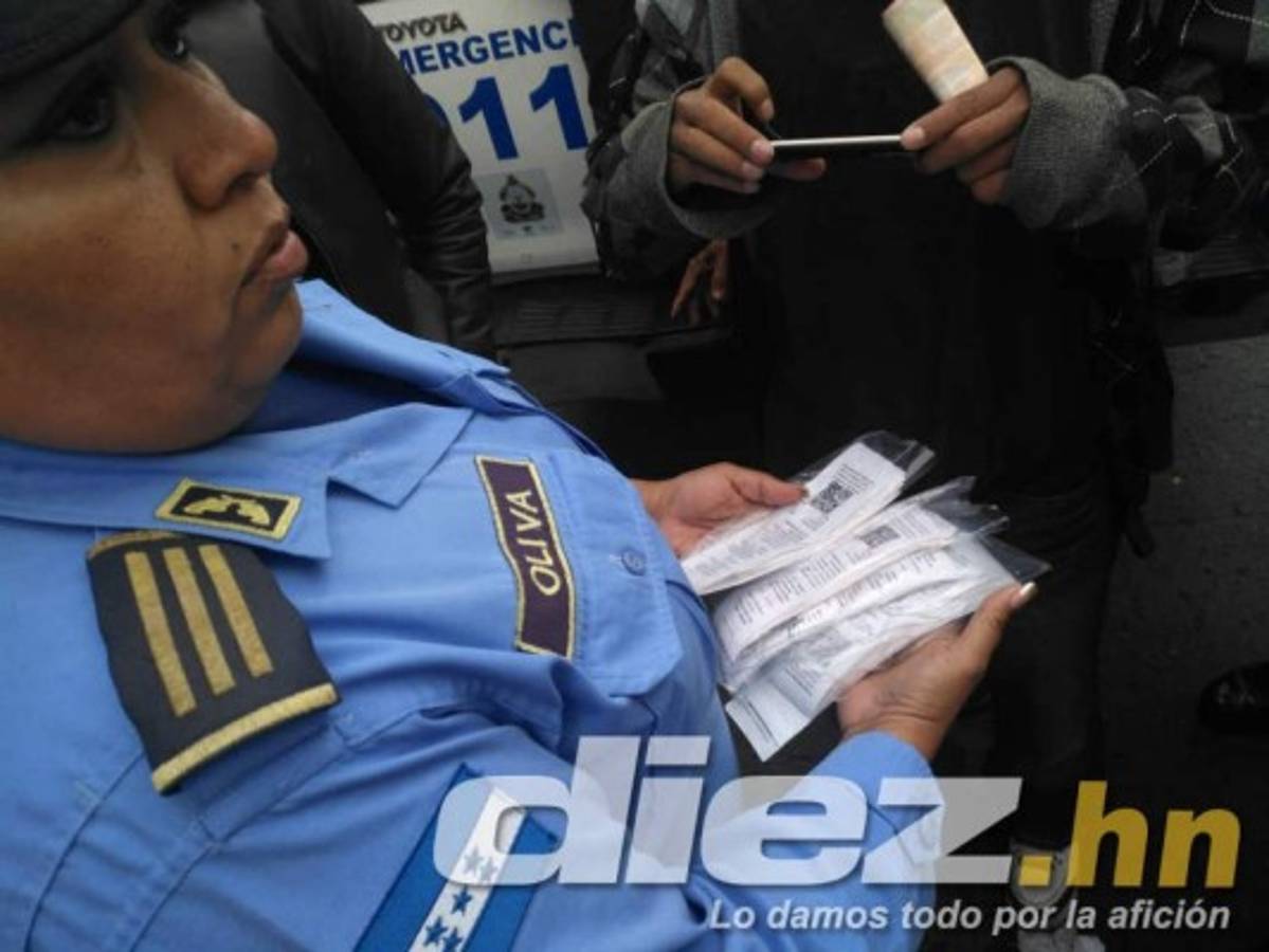 Ambientazo: Largas filas y hasta hinchas tatuados en la final entre Motagua y Olimpia