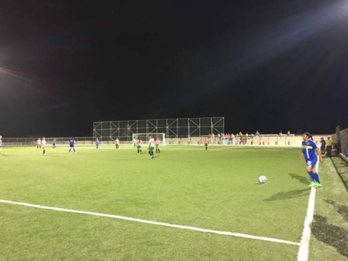 Una de estas canchas del Ascenso albergará juegos de Liga Nacional la próxima temporada